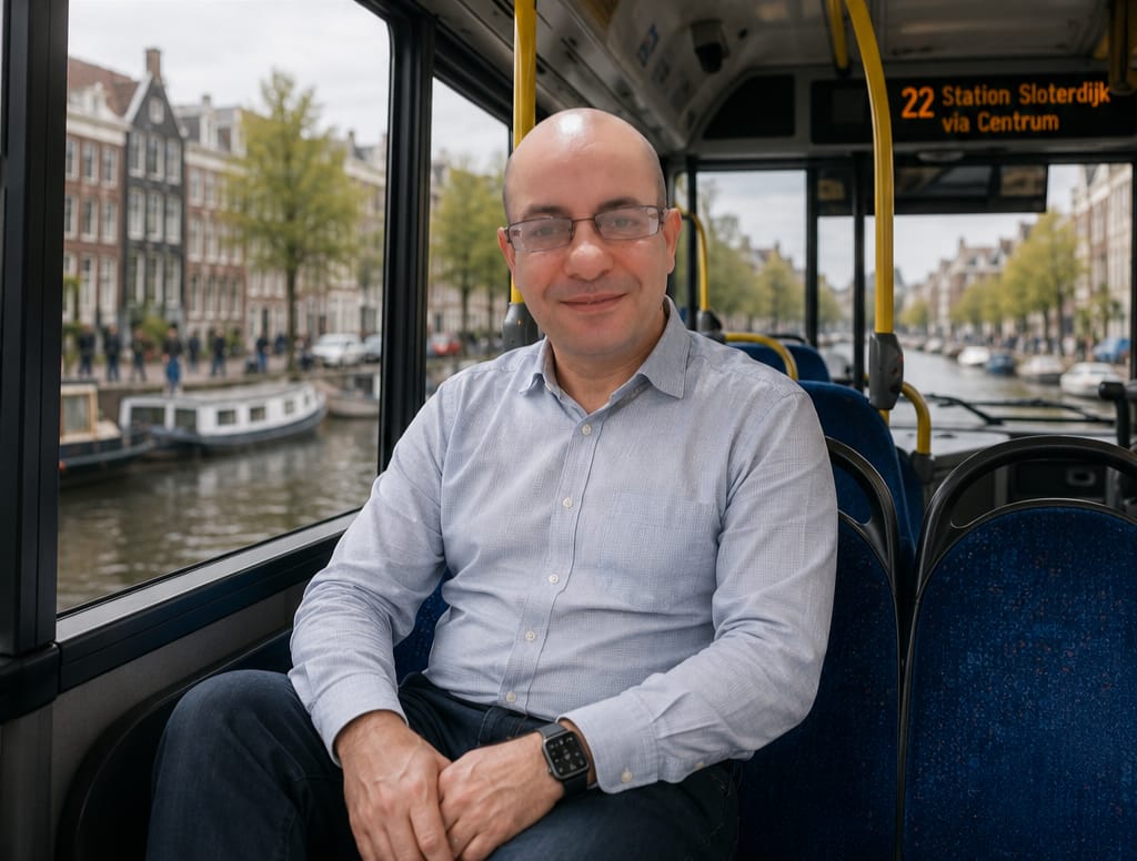 د. إبراهيم جلال فضلون — في وسائل النقل الهولندية (Amsterdam Public Transit)