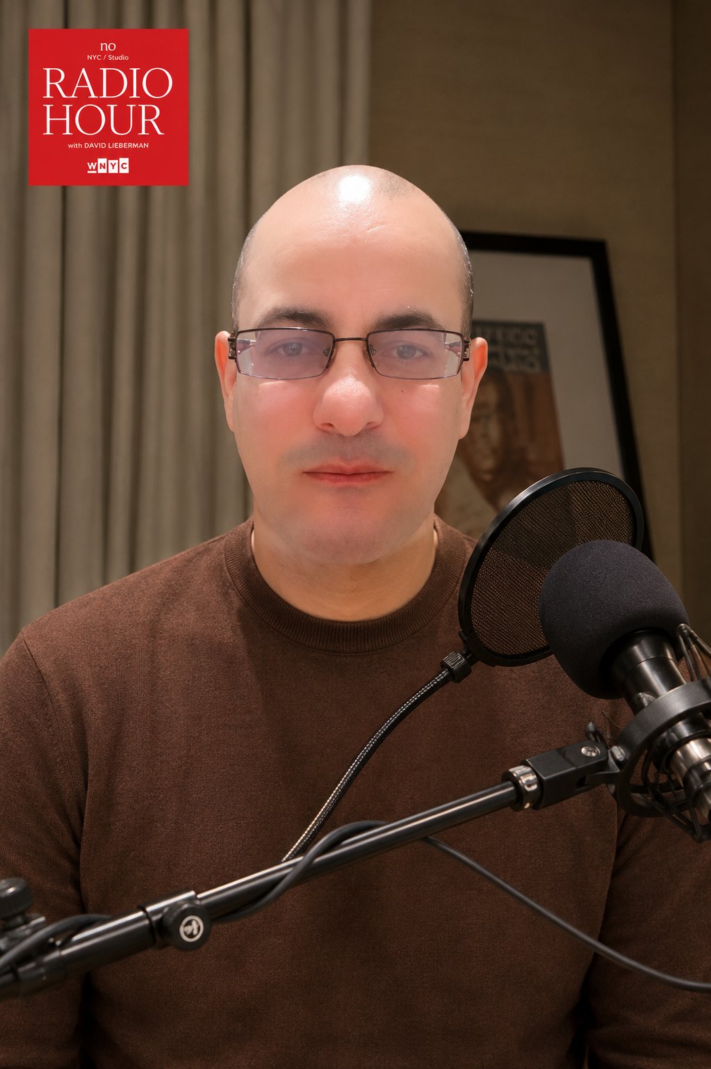 د. إبراهيم جلال فضلون — تسجيل حلقة إعلامية — إعداد الاستوديو (Recording Session Setup)