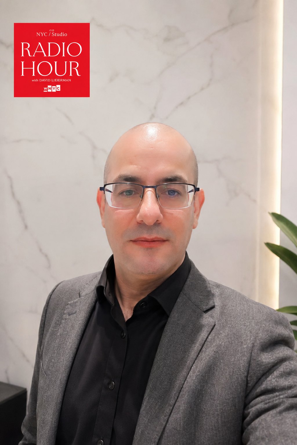 د. إبراهيم جلال فضلون — برنامج «ساعة راديو» — جلسة تصوير (Radio Hour Programme Shoot)